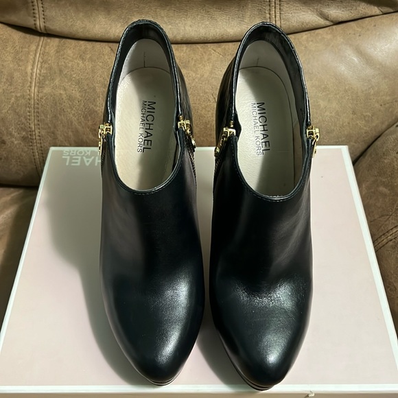 MICHAEL Michael Kors York Booties 8.5 - Picture 16 of 16